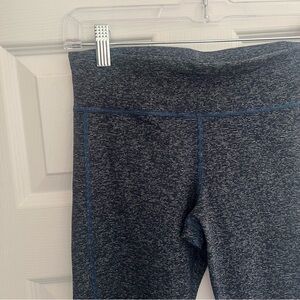 NWT Under Armour Fitted Cropped Athletic Legging Striped Blue Grey Size Small